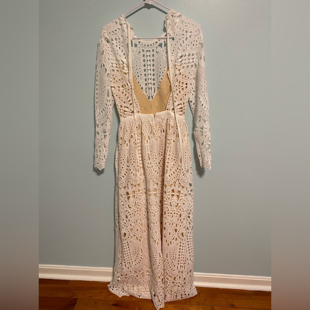 Elegant Lace Midi Dress in Cream - Picture 2 of 4